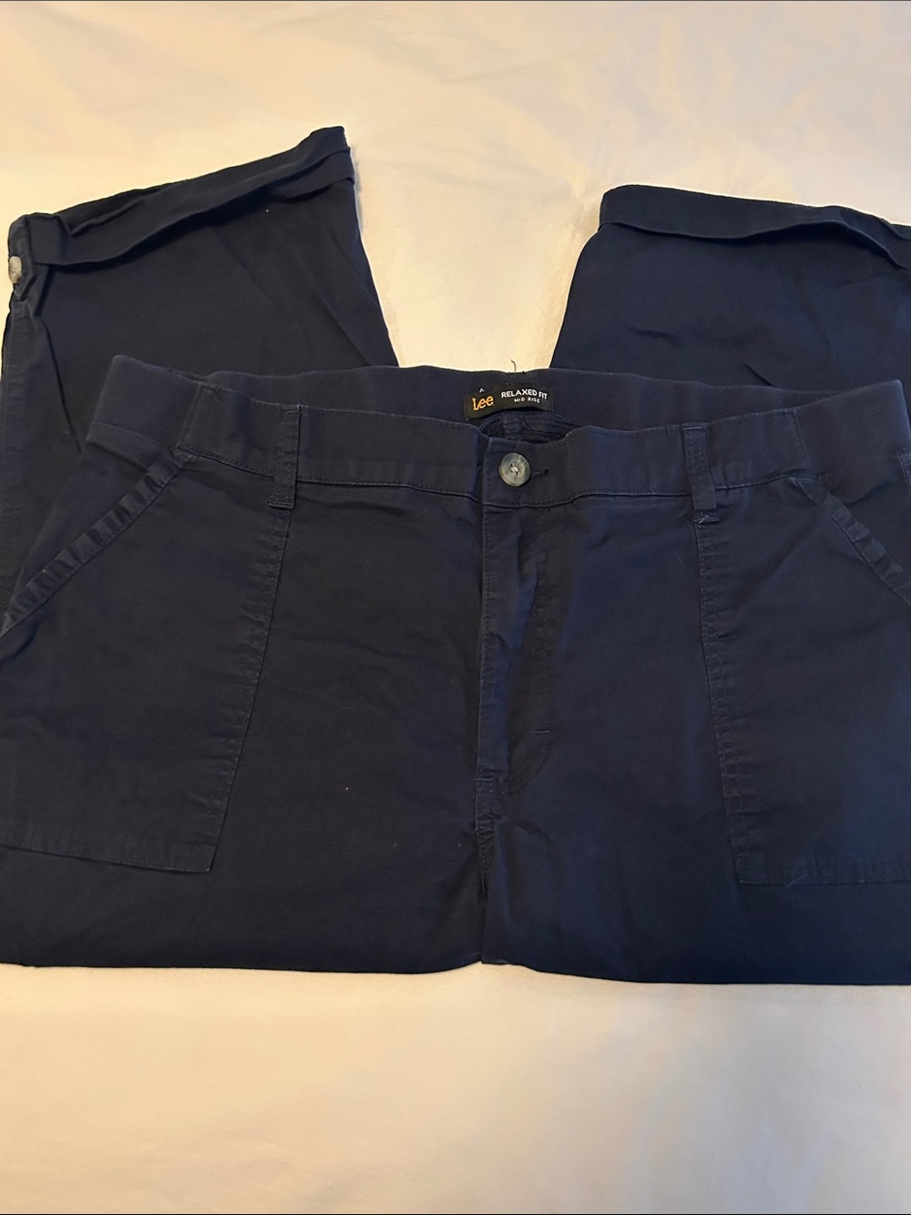 Lee women’s Dark Navy Relaxed-Fit cargo style capri’s
